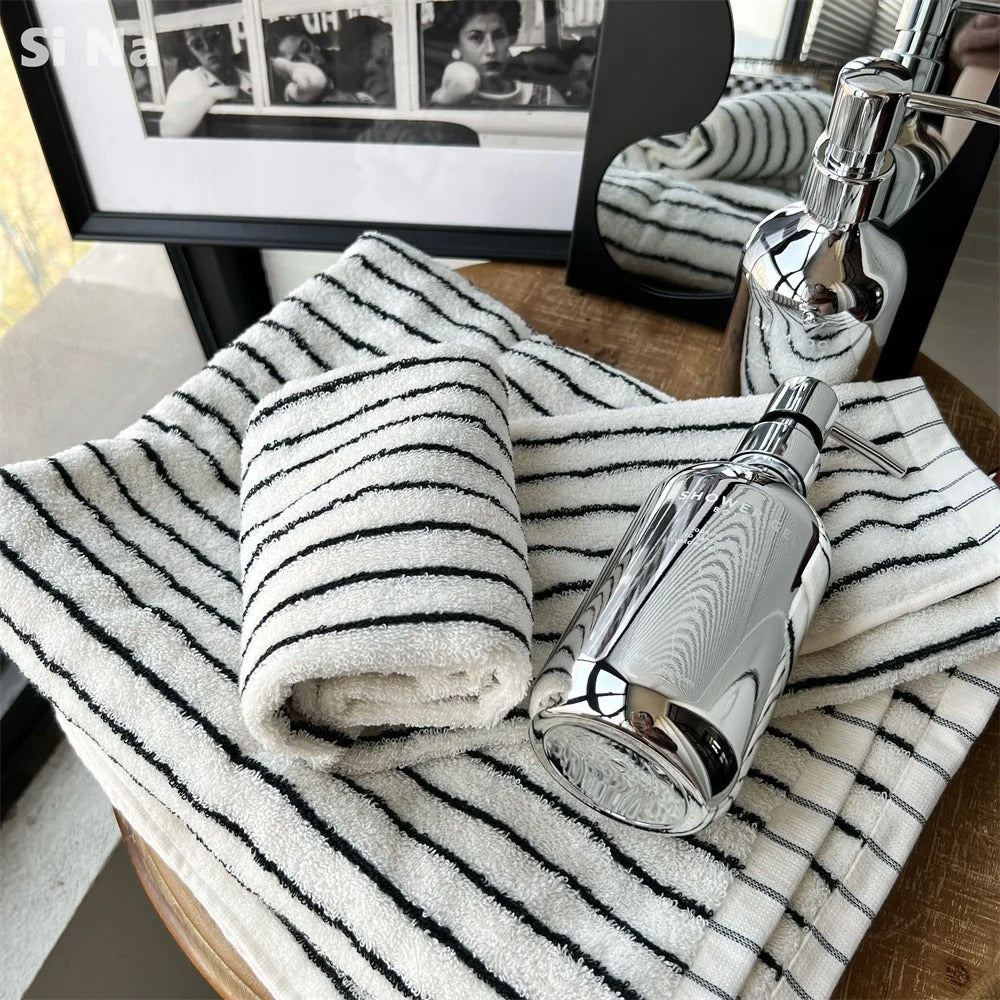 SUENTA Baumwoll-Polyester Badhandtuch – Weich, Schnelle Absorption, Stilvolles Design