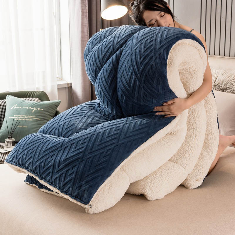 SUENTA Dicke Sherpa Winterdecke Mit Flauschigem Steppkern Extra Warm Dunkelblau & Weiß