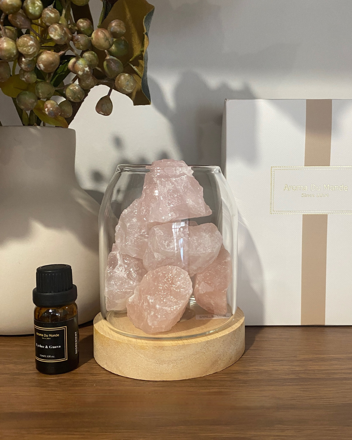 SUENTA Elegante Kristall Dekoration mit Glaskuppel und Holzsockel – Rosé und Klar