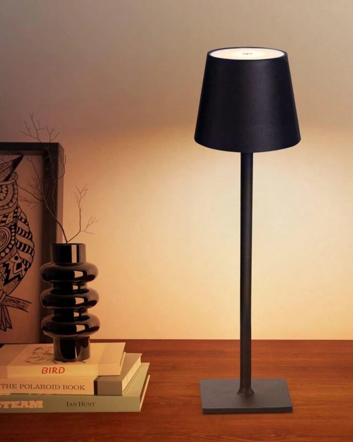 SUENTA Elegante Tischlampe im Modernen Design – Schlank und Vielseitig