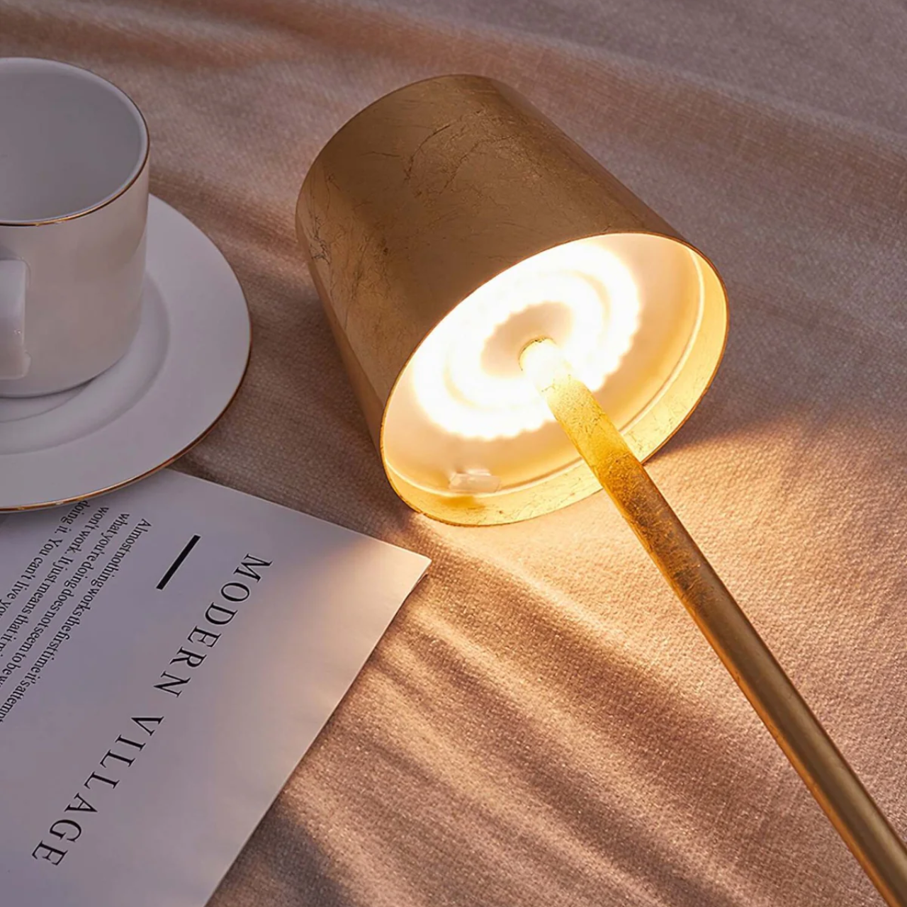 SUENTA Elegante Tischlampe im Modernen Design – Schlank und Vielseitig