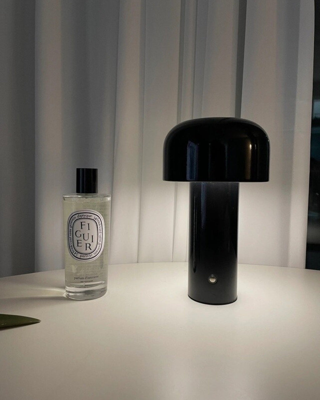 SUENTA Elegante Tischlampe mit Minimalistischem Design – Moderne Tischleuchte für Nachttisch und Schreibtisch
