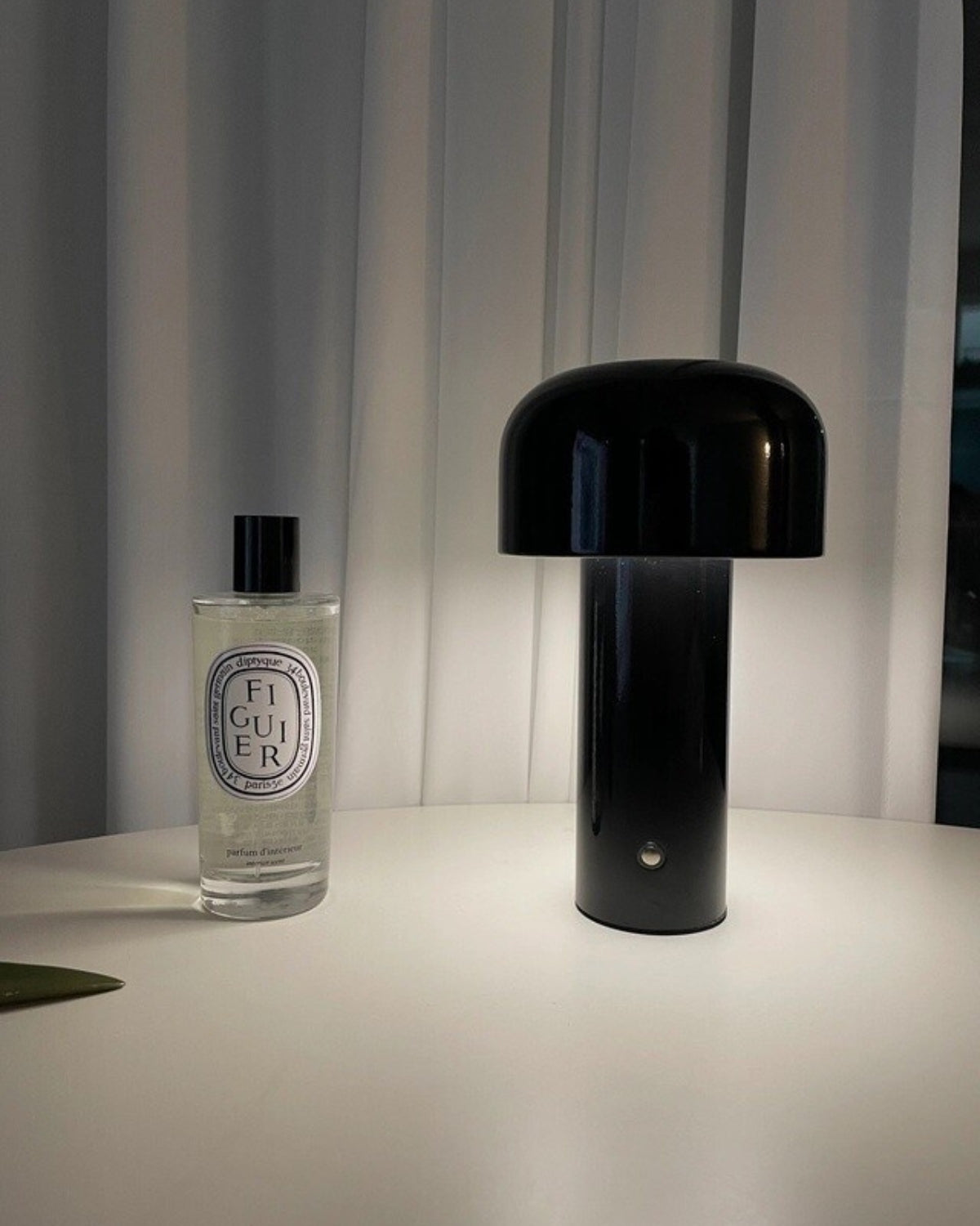 SUENTA Elegante Tischlampe mit Minimalistischem Design – Moderne Tischleuchte für Nachttisch und Schreibtisch