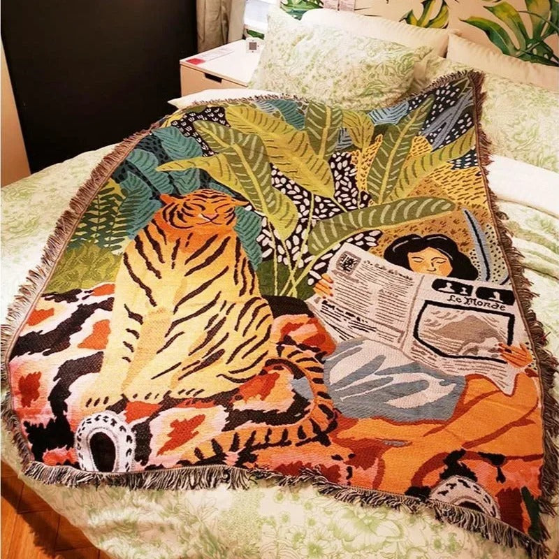 SUENTA Gemütliche Wohndecke mit Quasten aus Polyester-Baumwolle – Vielseitig einsetzbar, Jacquard-Webart mit Tiger-Motiv