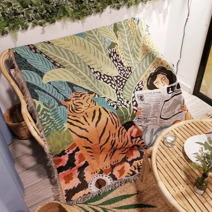 SUENTA Gemütliche Wohndecke mit Quasten aus Polyester-Baumwolle – Vielseitig einsetzbar, Jacquard-Webart mit Tiger-Motiv