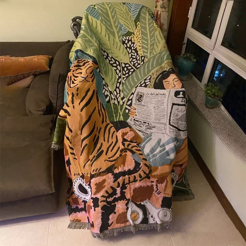 SUENTA Gemütliche Wohndecke mit Quasten aus Polyester-Baumwolle – Vielseitig einsetzbar, Jacquard-Webart mit Tiger-Motiv