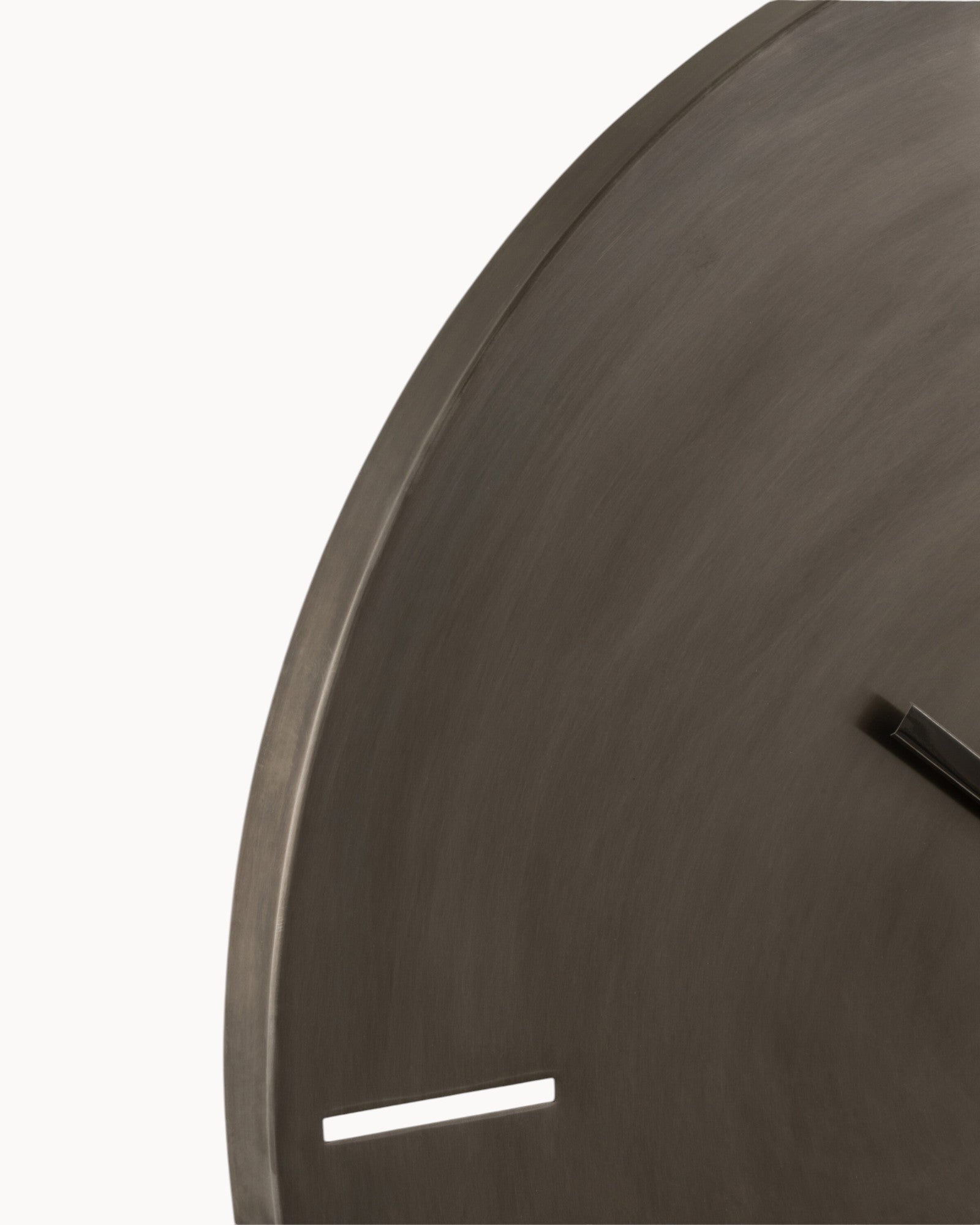 SUENTA Große Moderne Wanduhr aus Metall in Dunkelgrau Ø 76,5 cm