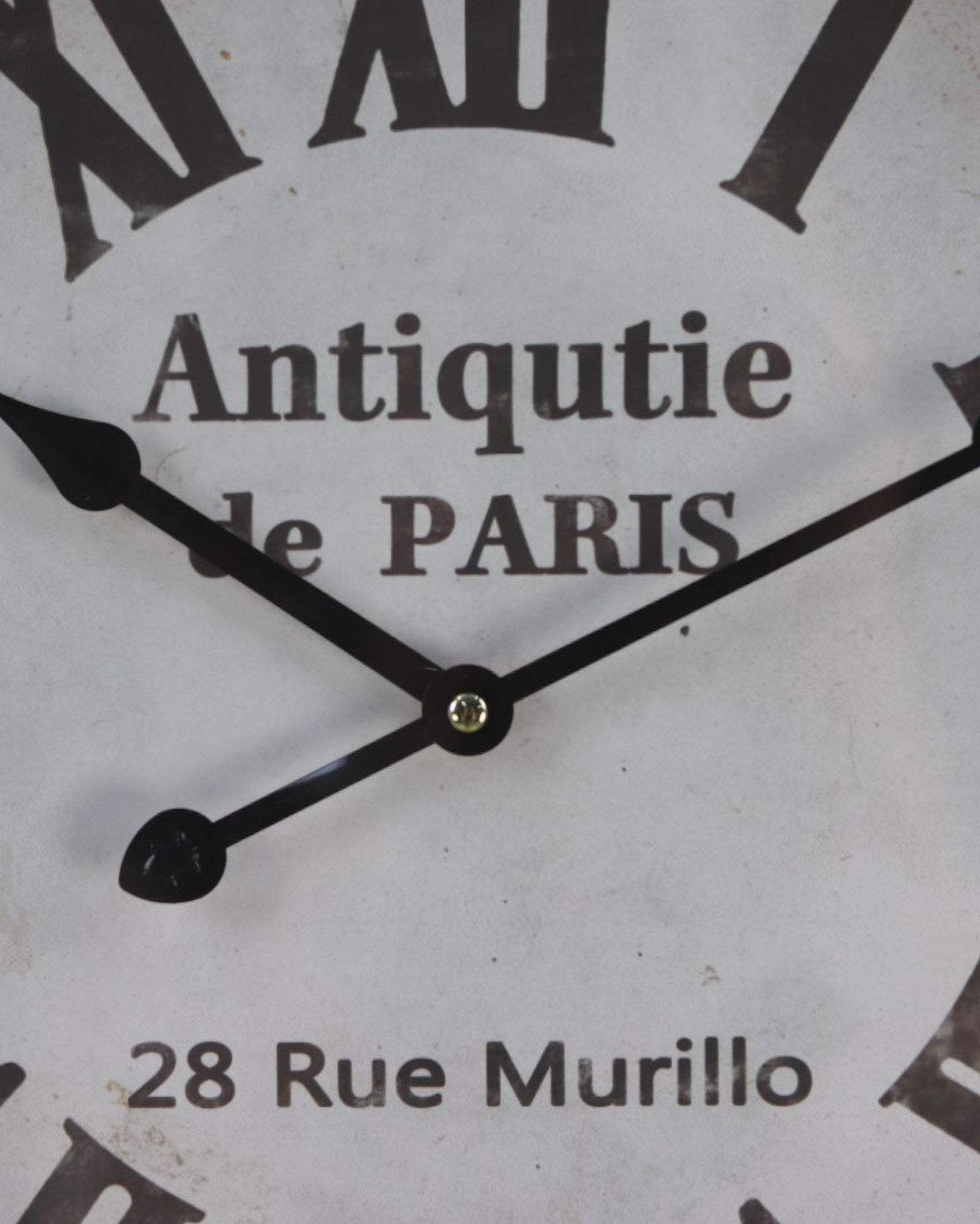 SUENTA Große Wanduhr Modern aus Metall mit Seil – Ø47 cm, Industrieller Stil