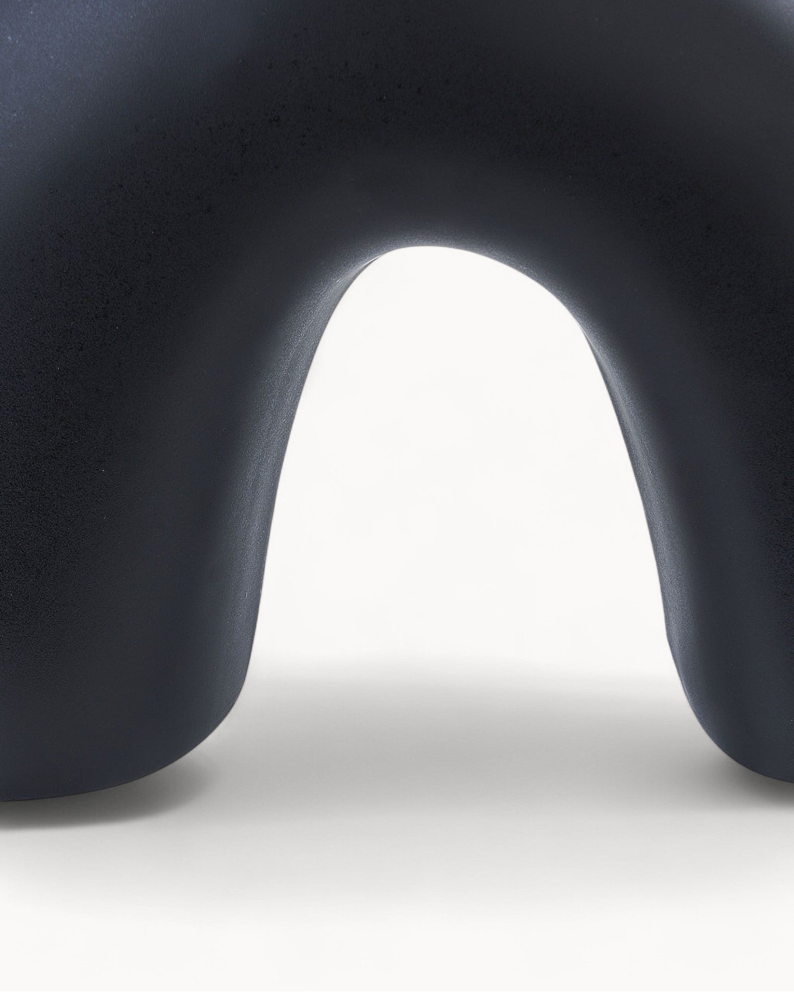 SUENTA Handgefertigte Blumenvase Schwarz Porzellan 31 cm Moderne Vasen für Blumenarrangements