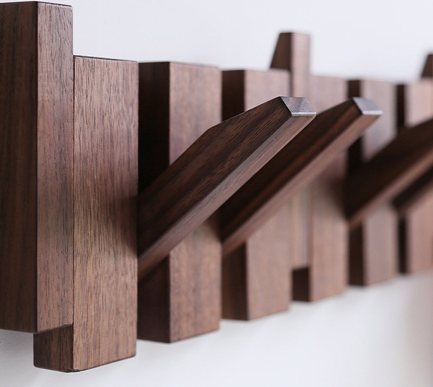 SUENTA Handgemachter Kleiderhaken Wand in Pianovorm aus Holz – 4/6 Haken Walnuss