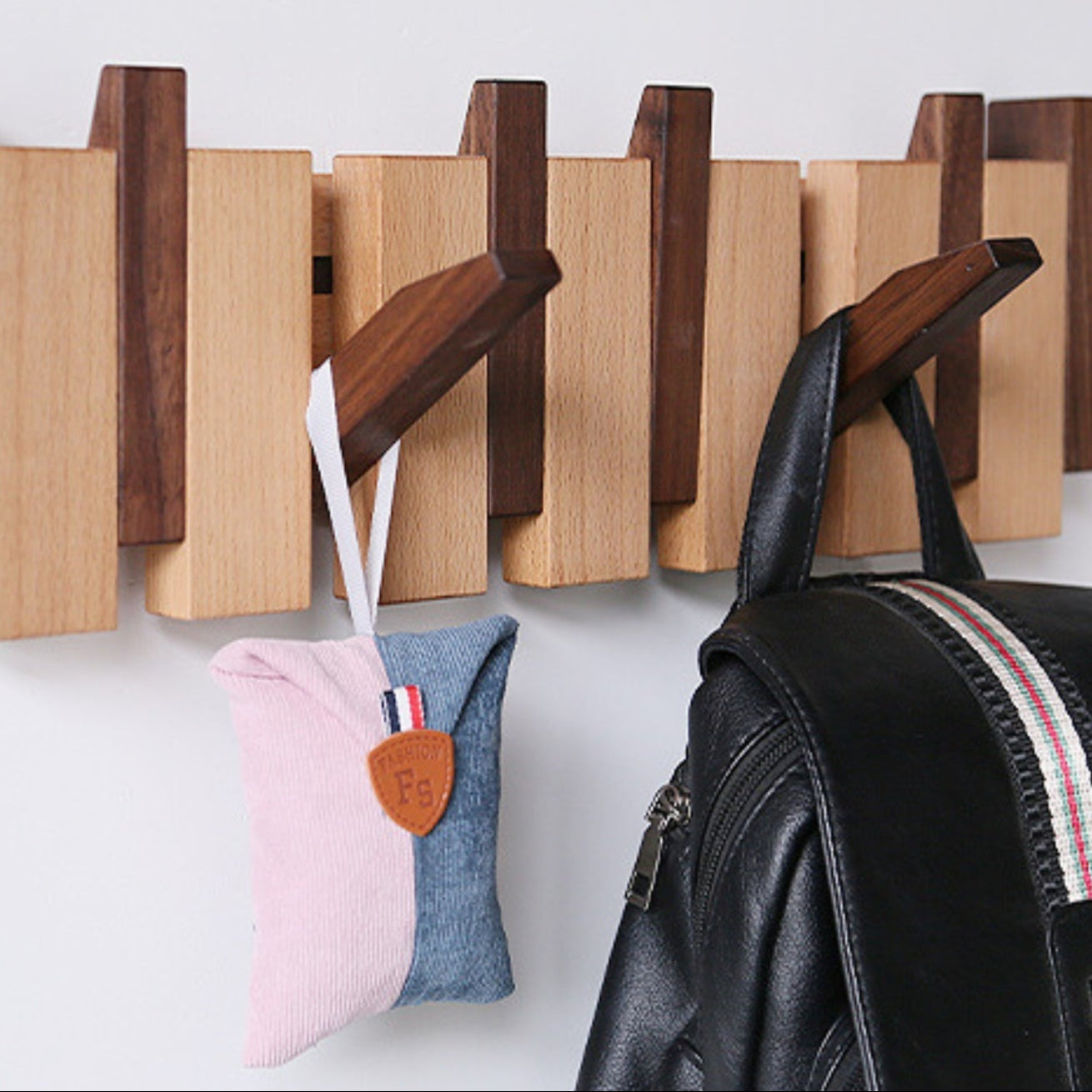 SUENTA Handgemachter Kleiderhaken Wand in Pianovorm aus Holz – 4/6 Haken