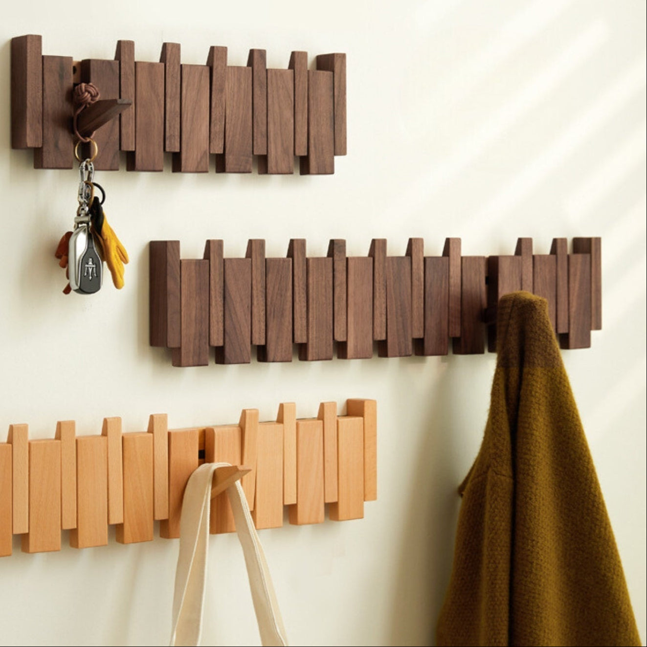 SUENTA Handgemachter Kleiderhaken Wand in Pianovorm aus Holz – 4/6 Haken