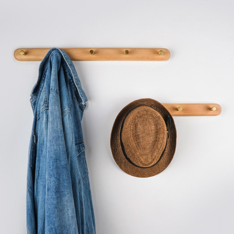 SUENTA Hängeregal aus Holz mit Messinghaken – Skandinavisches Design