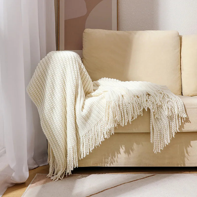 SUENTA Kuscheldecke Bohemian Strickdecke mit Fransen – Weich und Vielseitig Beige