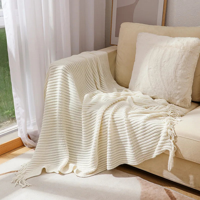 SUENTA Kuscheldecke Bohemian Strickdecke mit Fransen – Weich und Vielseitig