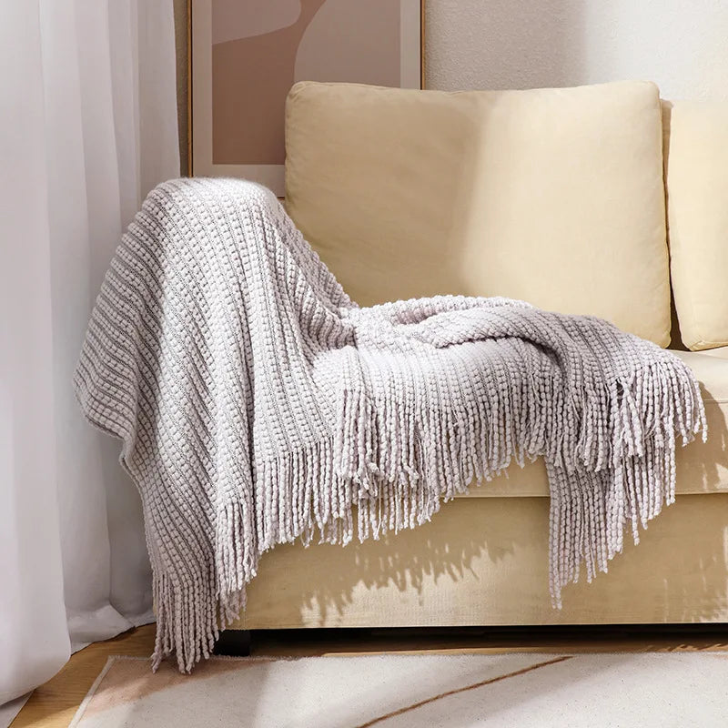 SUENTA Kuscheldecke Bohemian Strickdecke mit Fransen – Weich und Vielseitig Grau