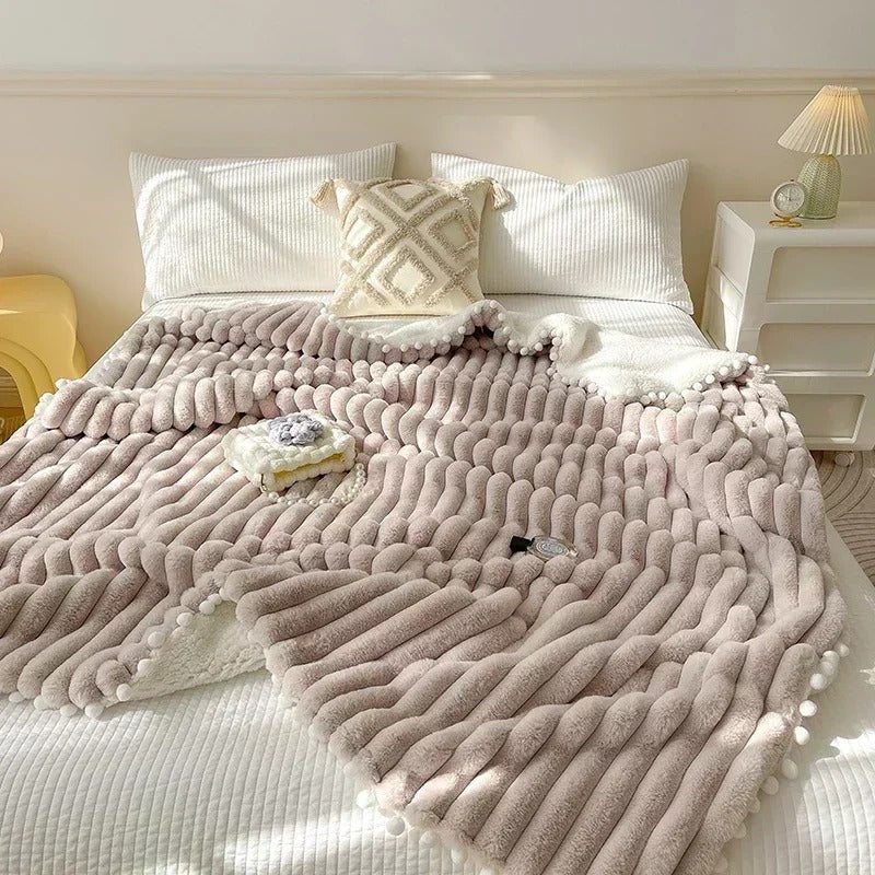 SUENTA Kuscheldecke aus Kunstfell 150x200 cm – Weiche Wolldecke für Sofa und Bett 3