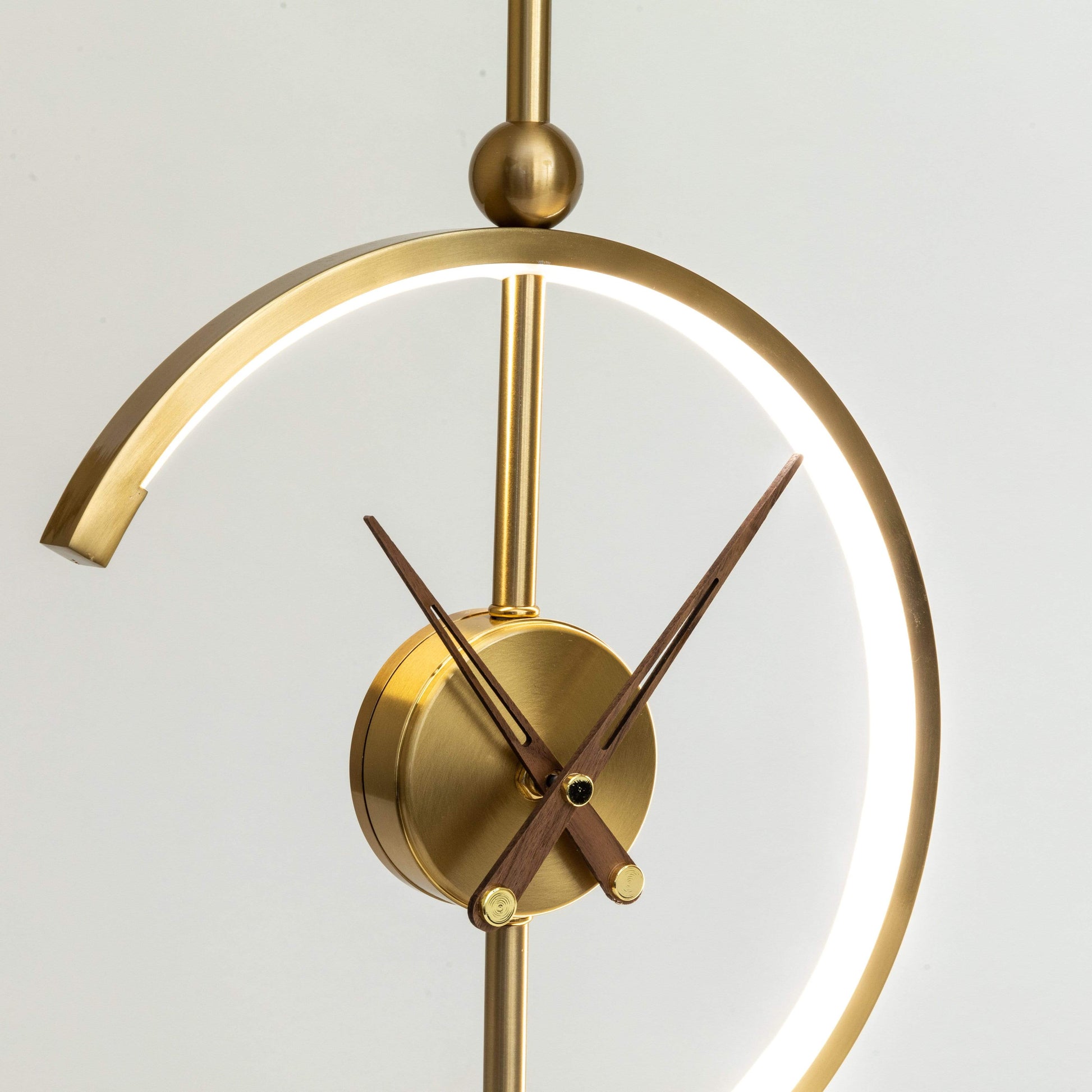 SUENTA Lampenuhr Mit Kabellose Ladefunktion Beleuchtung
