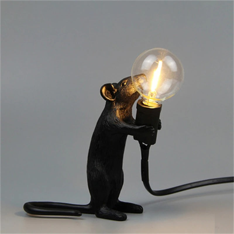SUENTA Maus Nachttischlampe aus Resin – Verspielt in 3 Farben Schwarz Stehend H14.5cm