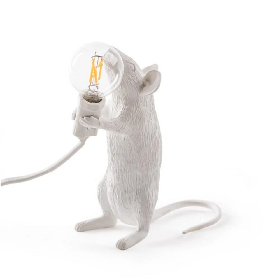 SUENTA Maus Nachttischlampe aus Resin – Verspielt in 3 Farben Weiß Sitzend H12cm