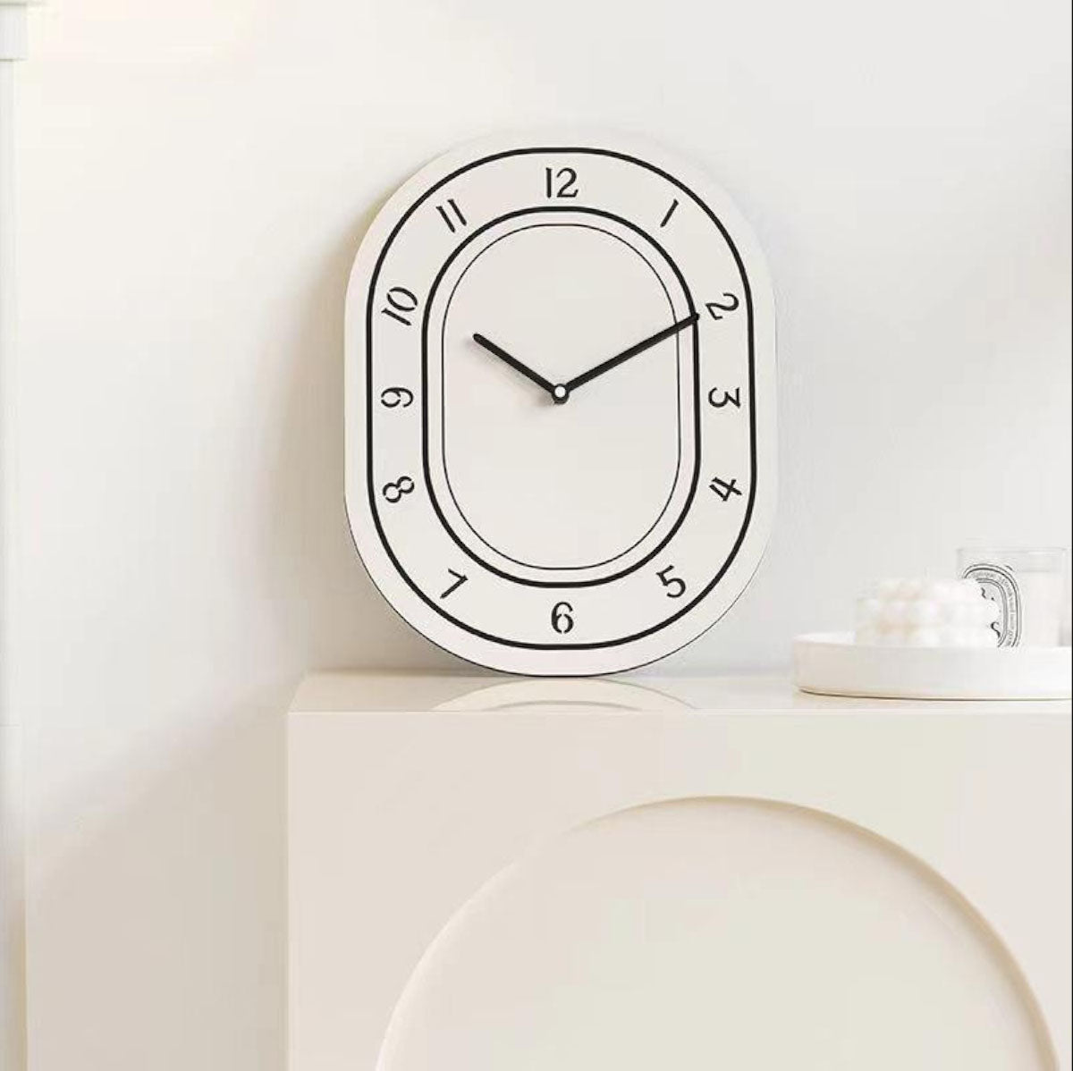 SUENTA Moderene Wanduhr aus Holz mit Acryl-Zeigern – Cremefarben 30 cm