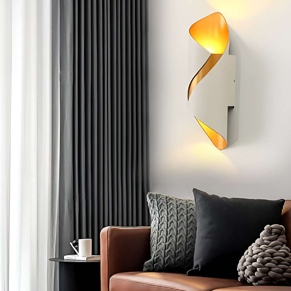 SUENTA Moderne Außenleuchte Elegantes Design Wetterfest Robust Weiß+Gold