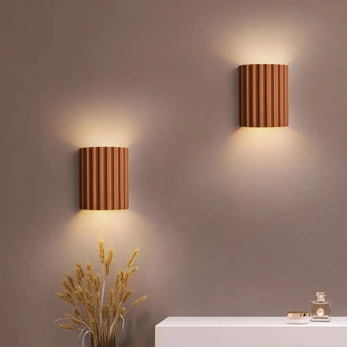 SUENTA Moderne Wandlampe aus Harz mit LED – Elegantes Design für Wohnzimmer