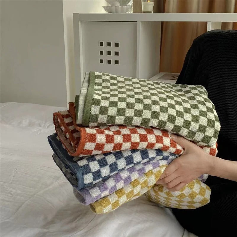 SUENTA Retro Badhandtuch aus gekämmter Baumwolle im Schachbrettdesign