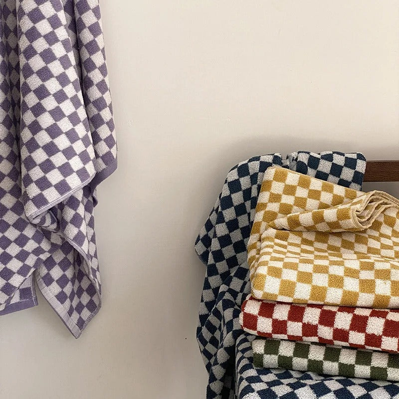 SUENTA Retro Badhandtuch aus gekämmter Baumwolle im Schachbrettdesign