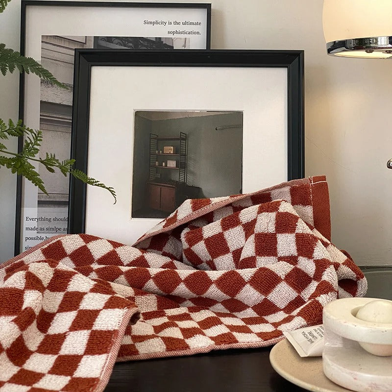 SUENTA Retro Badhandtuch aus gekämmter Baumwolle im Schachbrettdesign Rot Weiß