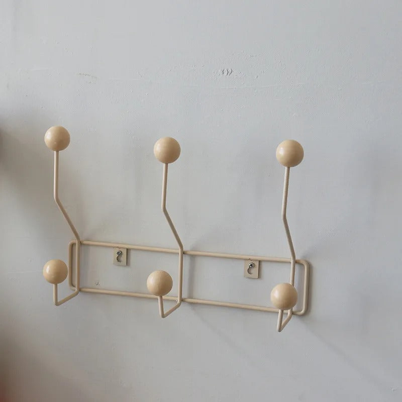 SUENTA Schmiedeeisen Wandgarderobe mit Holz-Haken – 3 oder 4 Haken 6-cremig
