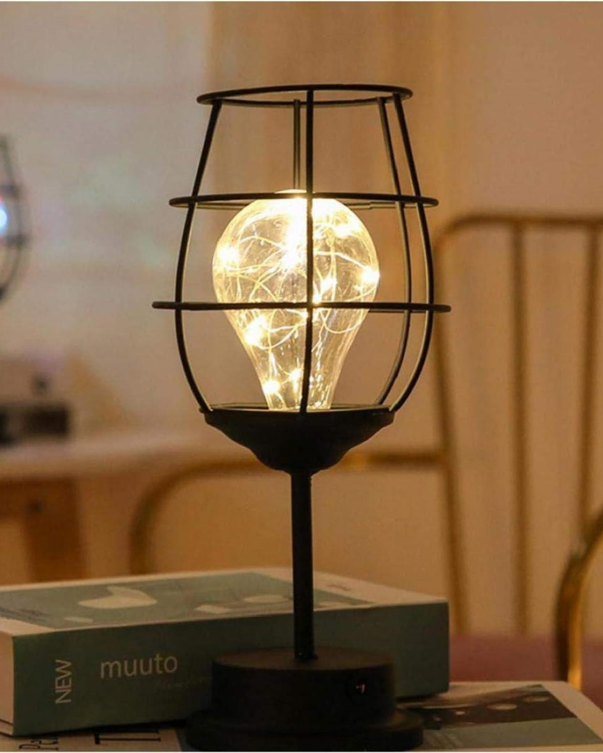 SUENTA Skulpturale Tischlampe mit Goldakzenten – Handgefertigte Eleganz