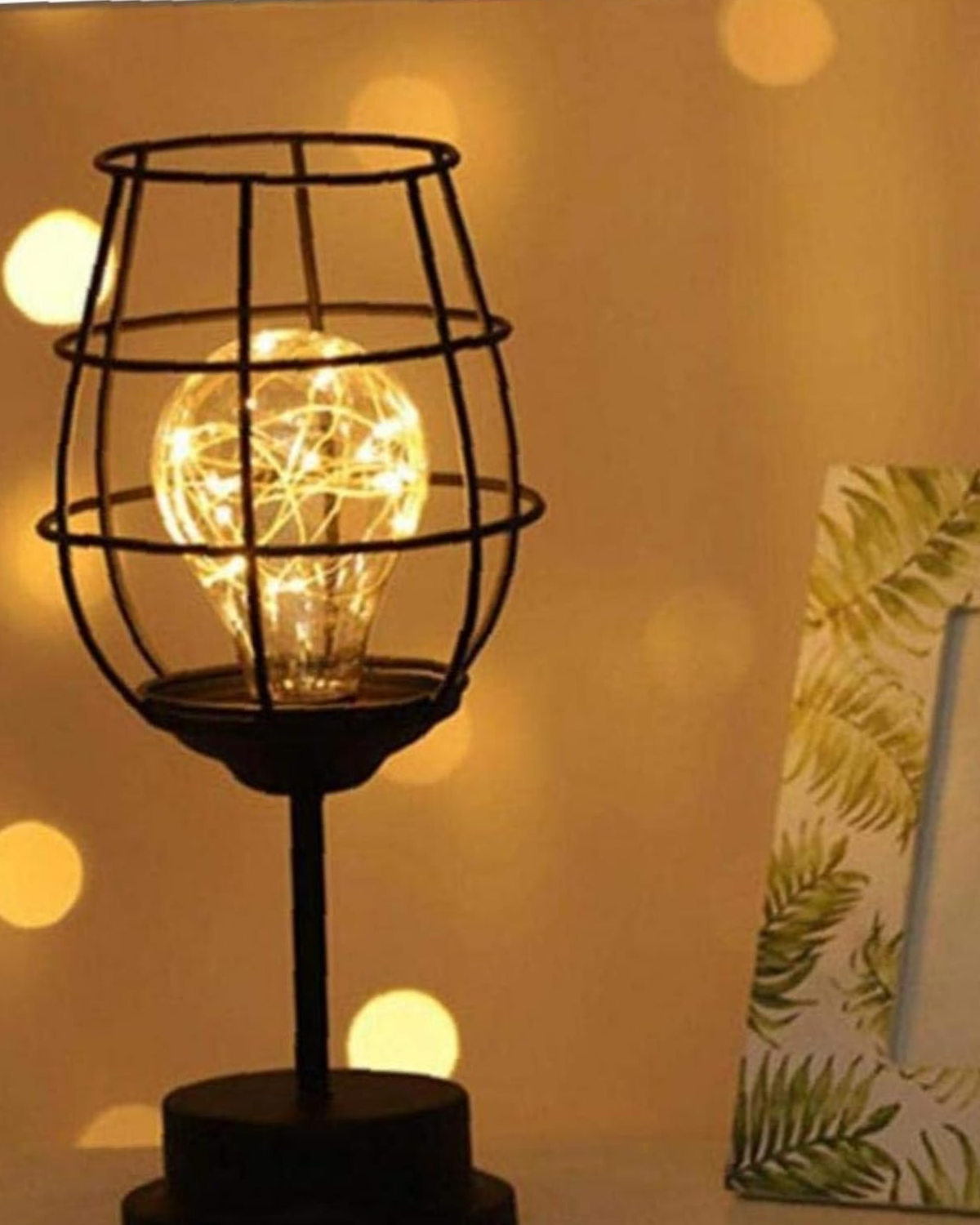 SUENTA Skulpturale Tischlampe mit Goldakzenten – Handgefertigte Eleganz