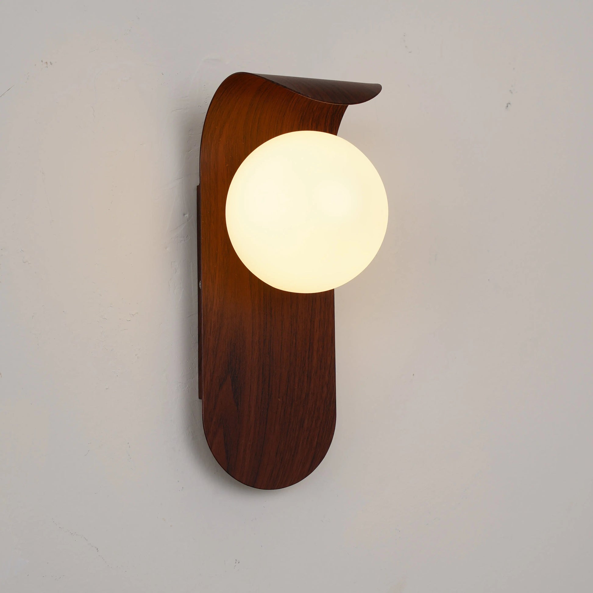 SUENTA Stilvolle Wandlampe in Schwarz mit Goldakzenten – Modernes Design