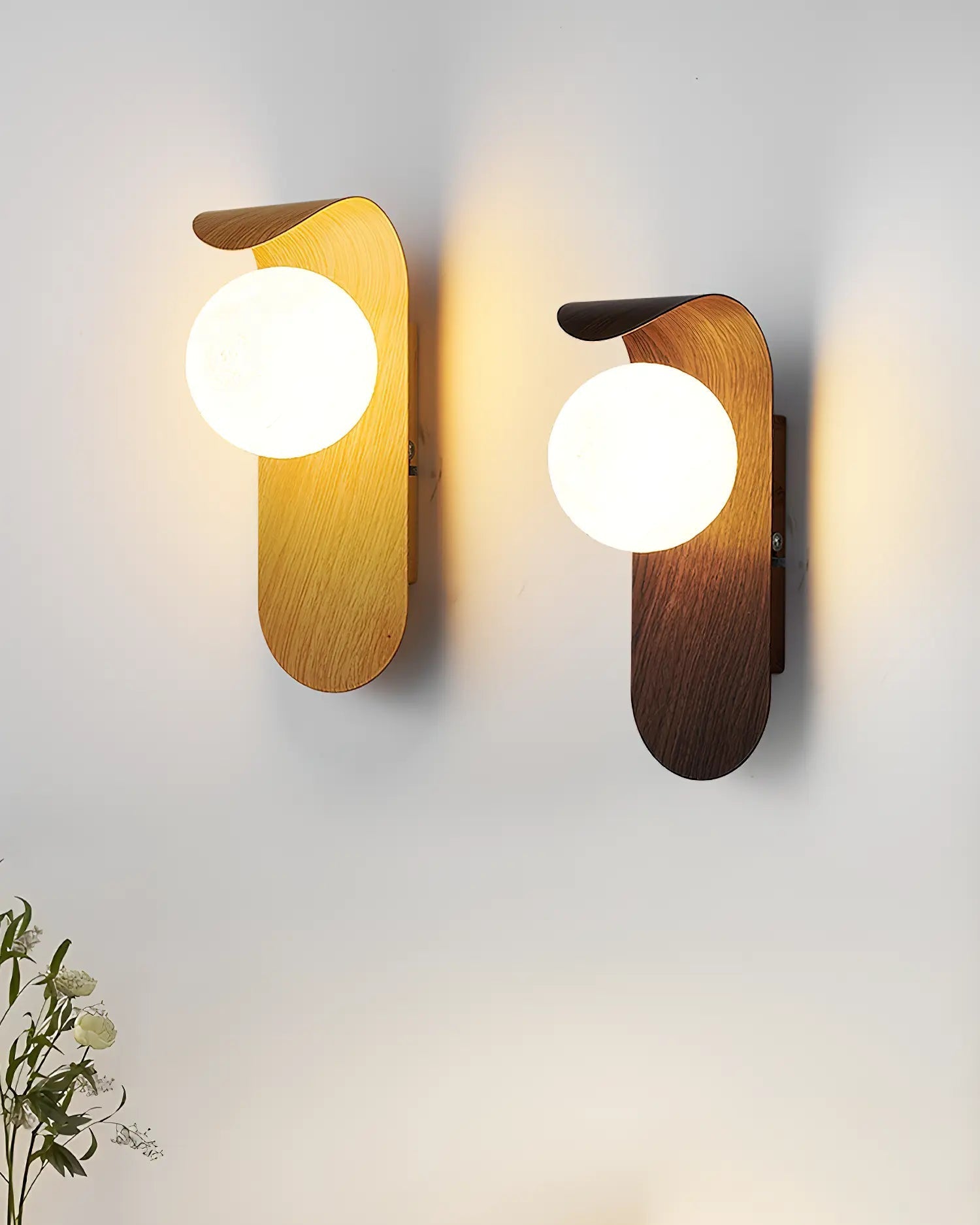 SUENTA Stilvolle Wandlampe in Schwarz mit Goldakzenten – Modernes Design