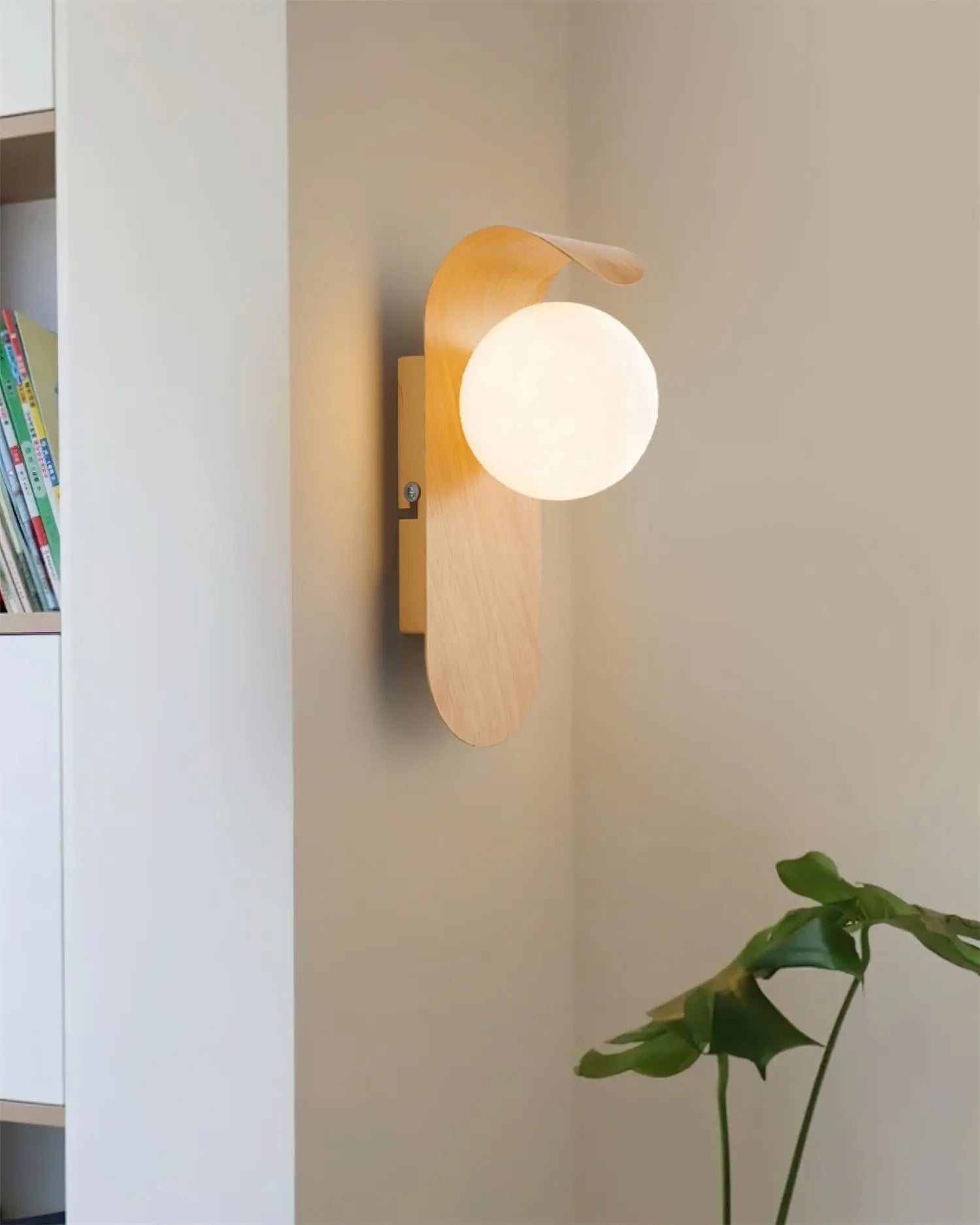 SUENTA Stilvolle Wandlampe in Schwarz mit Goldakzenten – Modernes Design