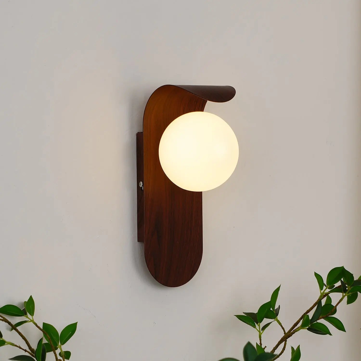SUENTA Stilvolle Wandlampe in Schwarz mit Goldakzenten – Modernes Design