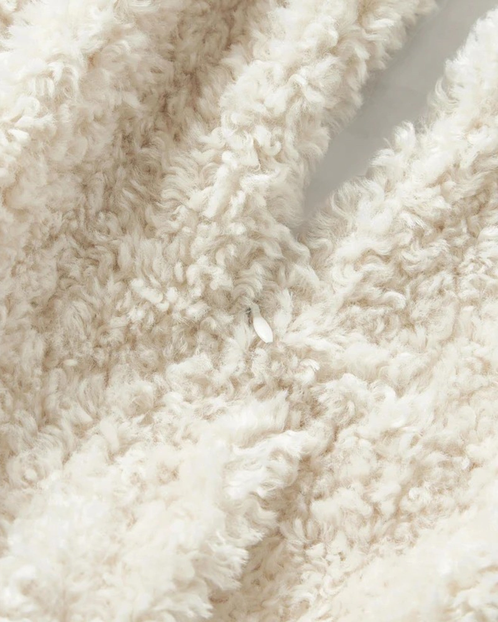 SUENTA Teddy Kissenbezug 45x45 cm – Flauschig, Reißverschluss, Cremeweiß