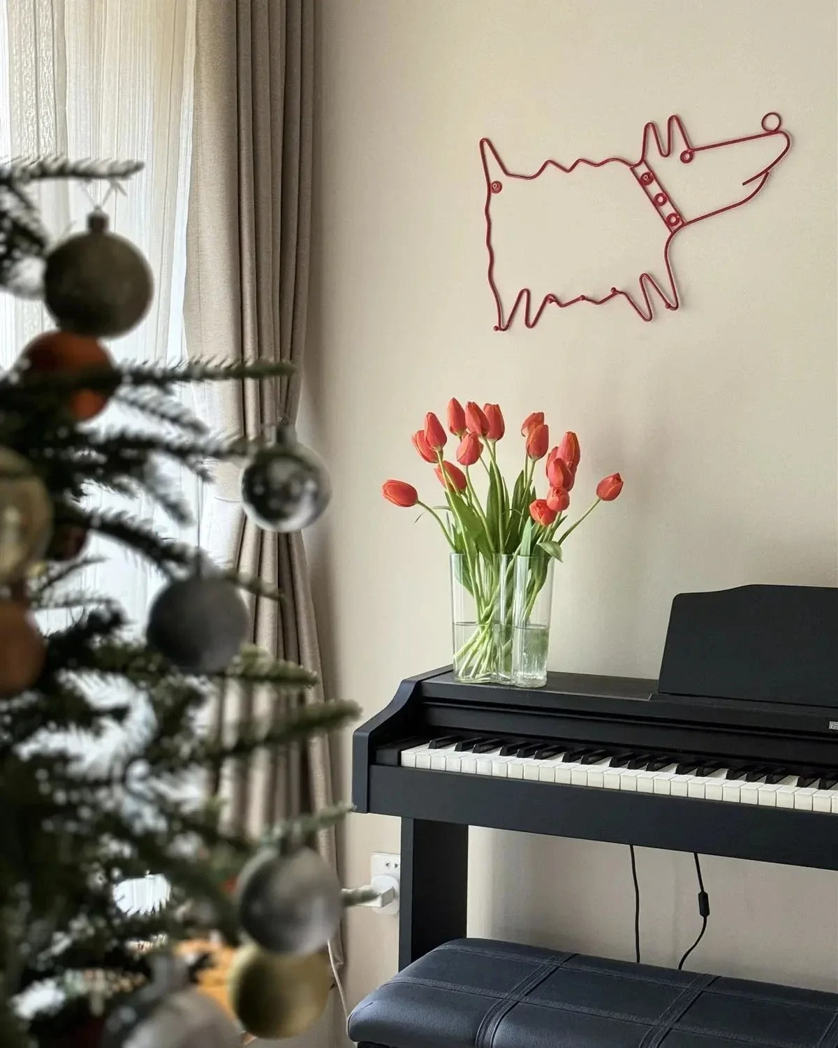 SUENTA Wandhaken Rot im Nordic-Stil mit 5 Kleiderhaken für die Wand