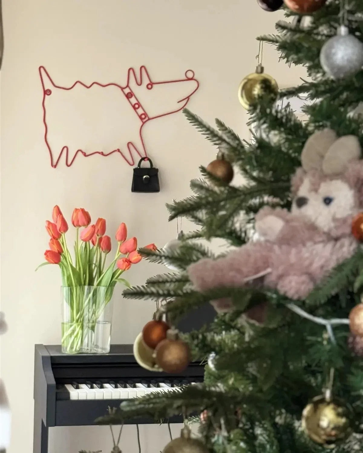 SUENTA Wandhaken Rot im Nordic-Stil mit 5 Kleiderhaken für die Wand