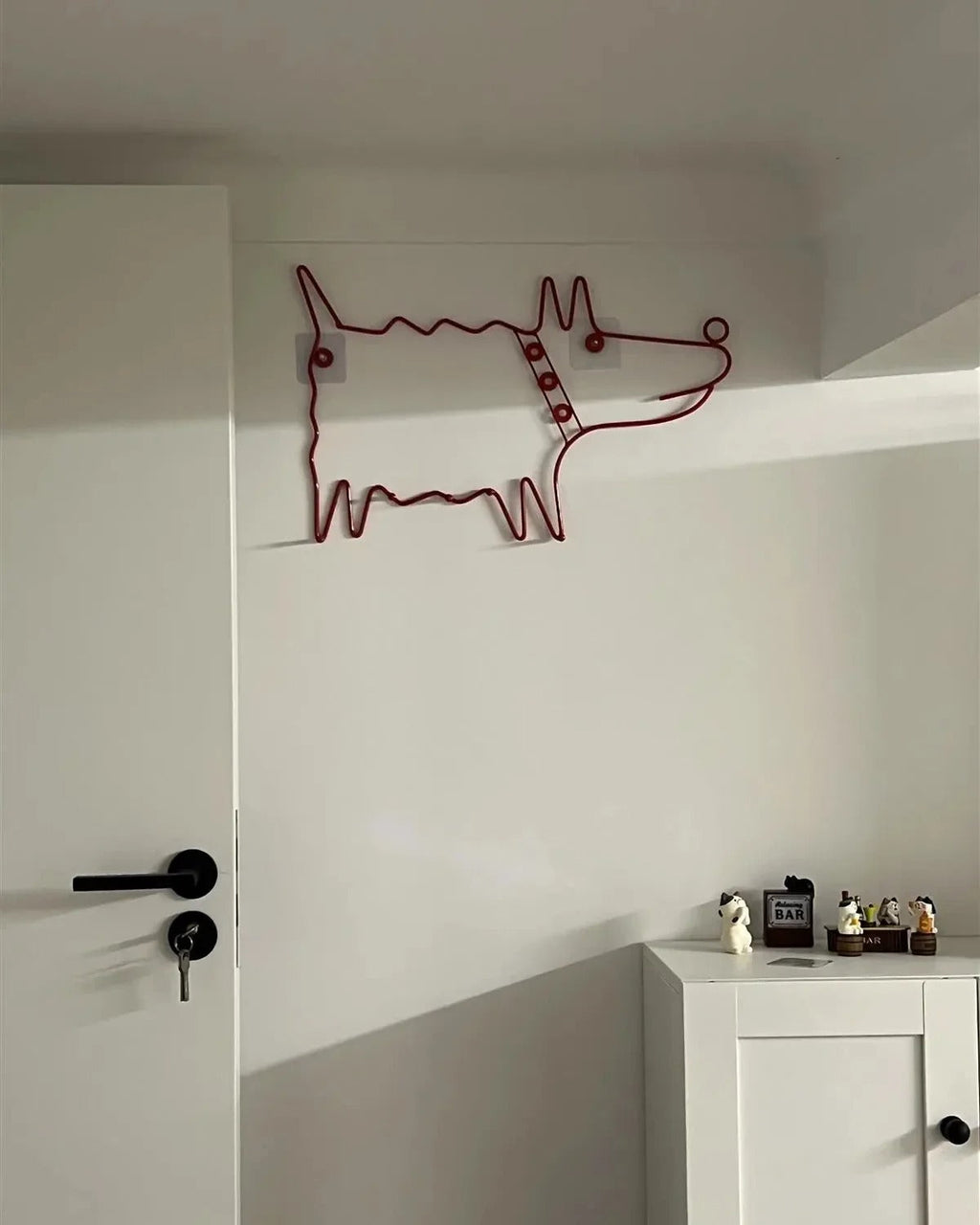 SUENTA Wandhaken Rot im Nordic-Stil mit 5 Kleiderhaken für die Wand