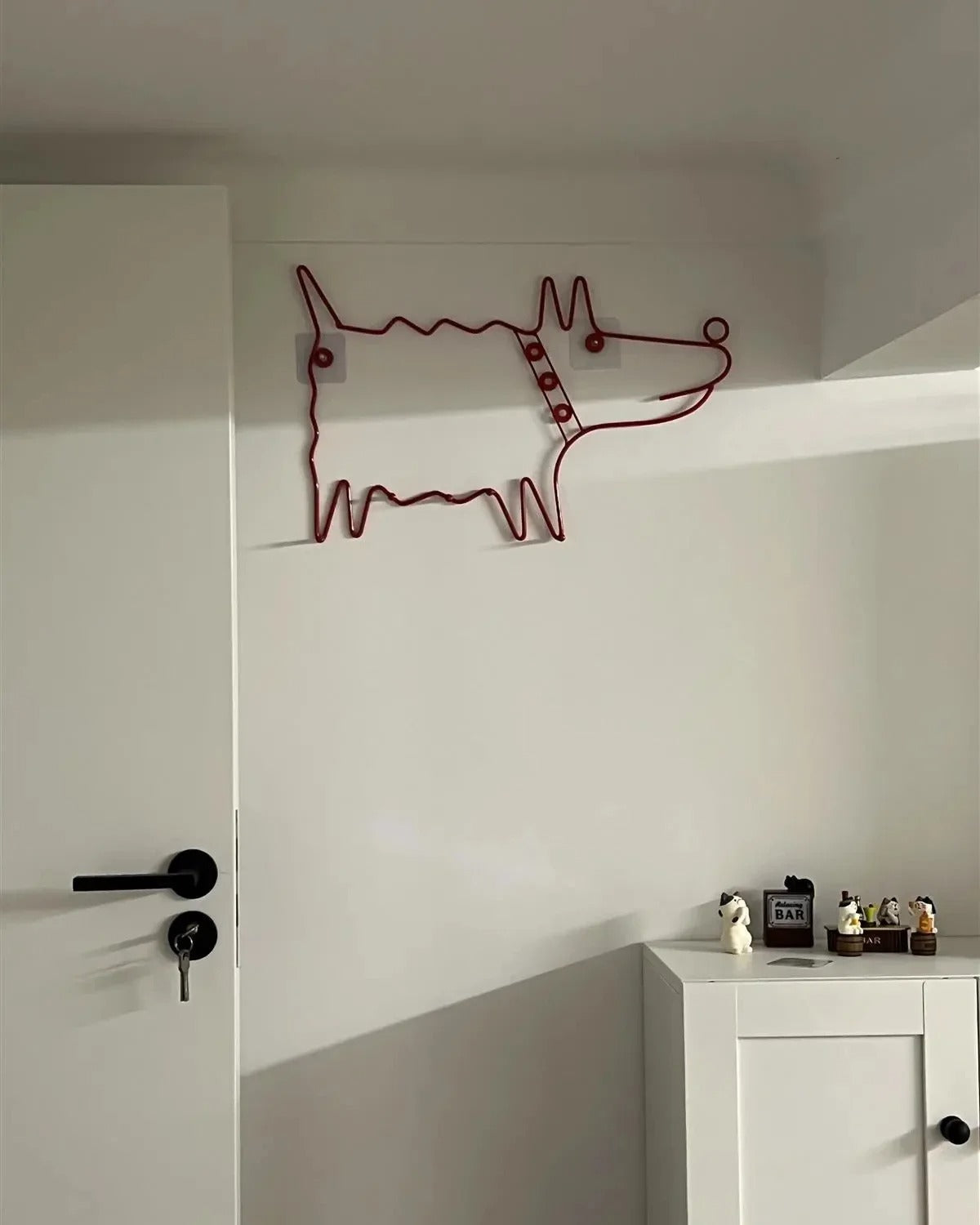SUENTA Wandhaken Rot im Nordic-Stil mit 5 Kleiderhaken für die Wand