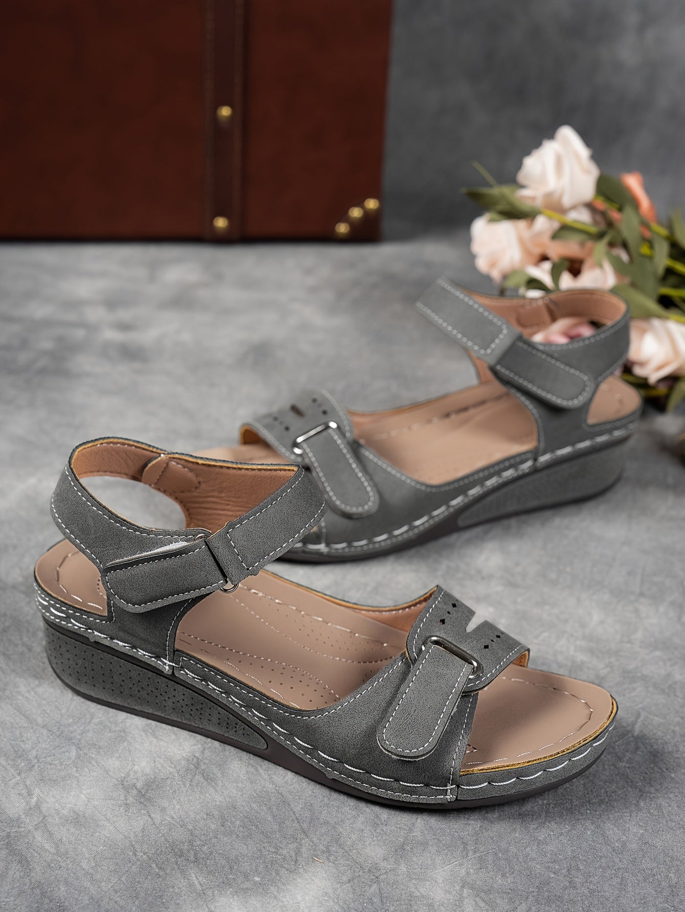 SUENTA Damen Sandalen Bequeme Plateau-Sandalen Mit Atmungsaktiven Riemen Sommer