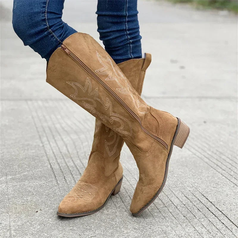 SUENTA Damen Cowboy Boots Wildleder Stickerei Blockabsatz Lässig