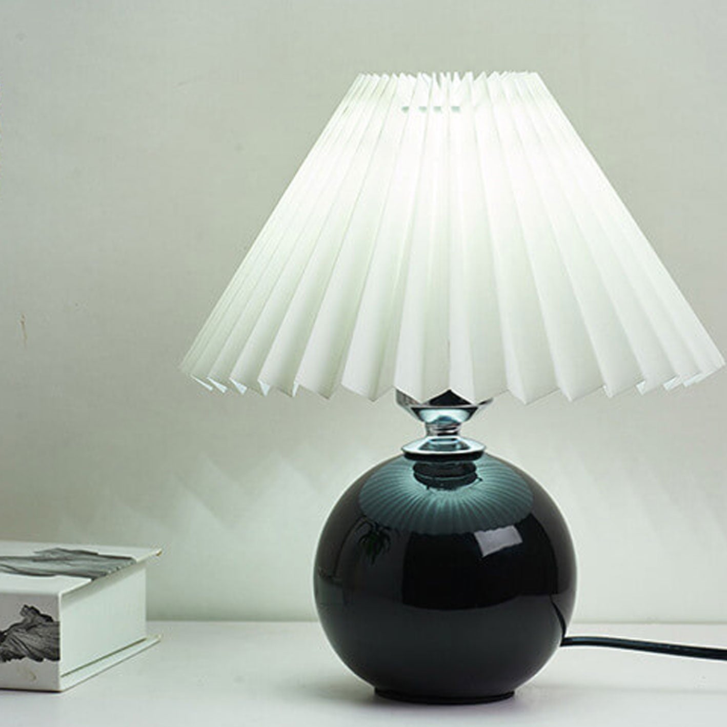 SUENTA Tischlampe Keramik Minimalistisch Plissierter Schirm Schwarz Weiß Druckschalter