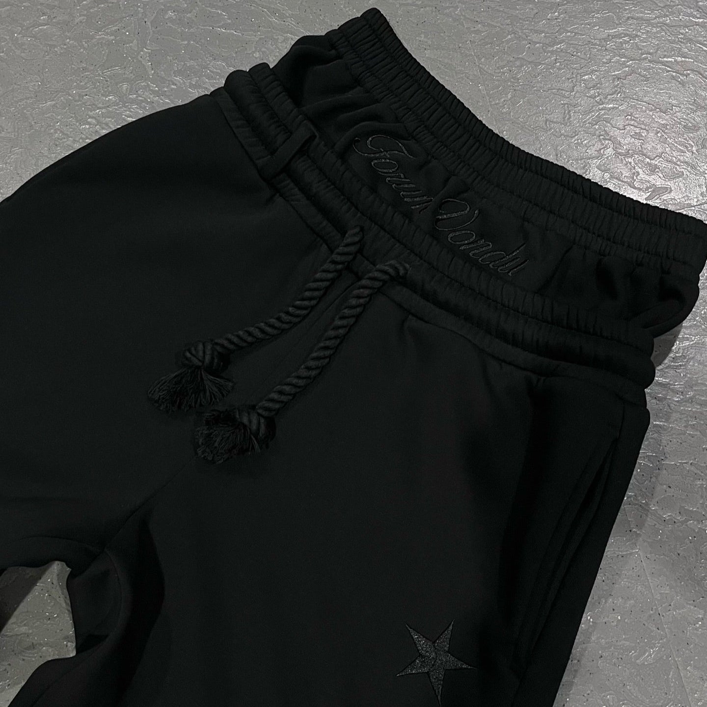 SUENTA Unisex Baggy Jogginghose Verstellbarer Bund Taschen Polyester-Viskose-Mischung Schwarz