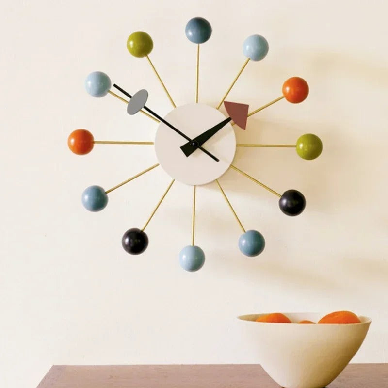 SUENTA Wanduhr Klavierlackierung Bunten Holzkugeln Quarzwerk
