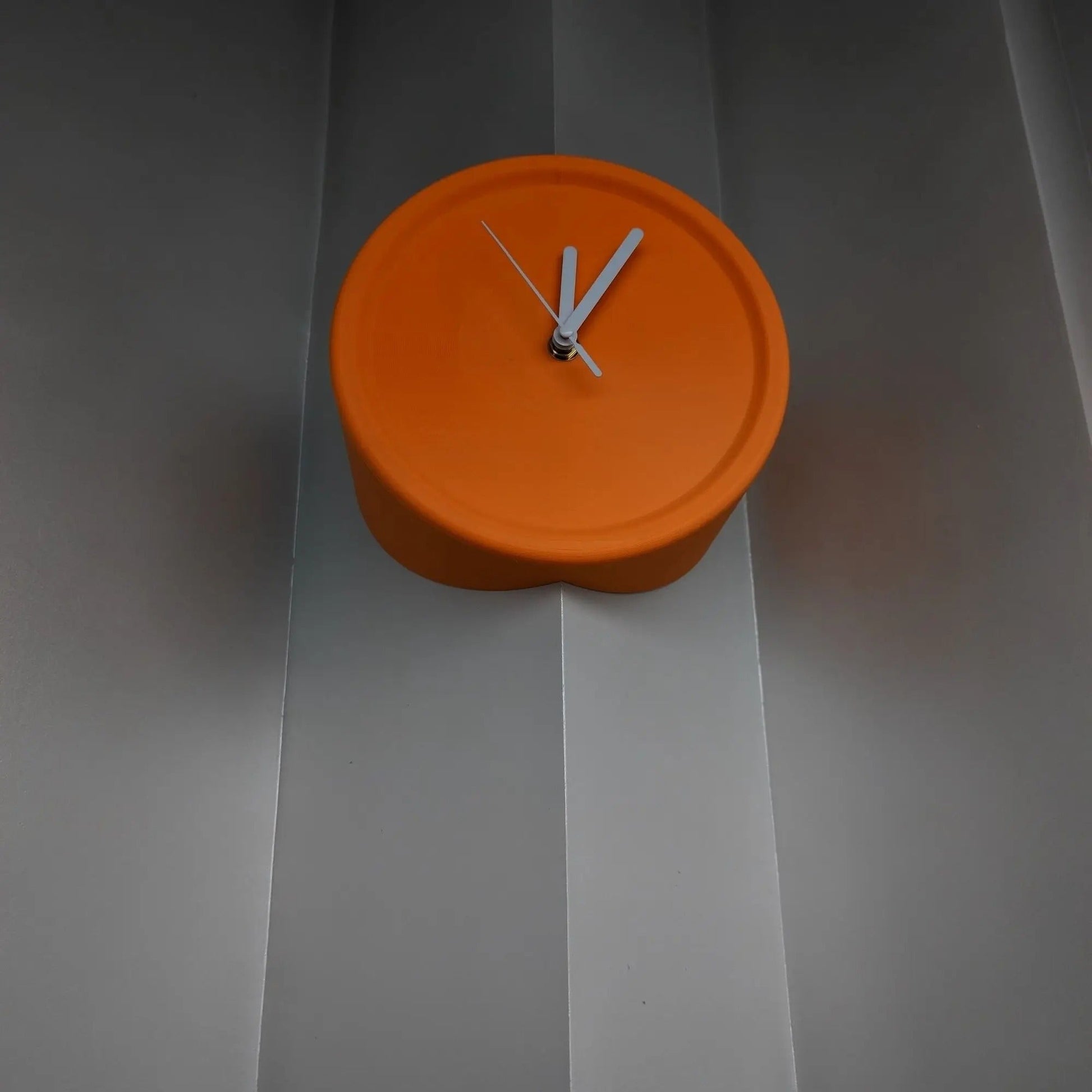SUENTA Cornetto Wanduhr Wand-Eckuhr Umweltfreundlichem Material Kompakt Orange Äußere Ecke