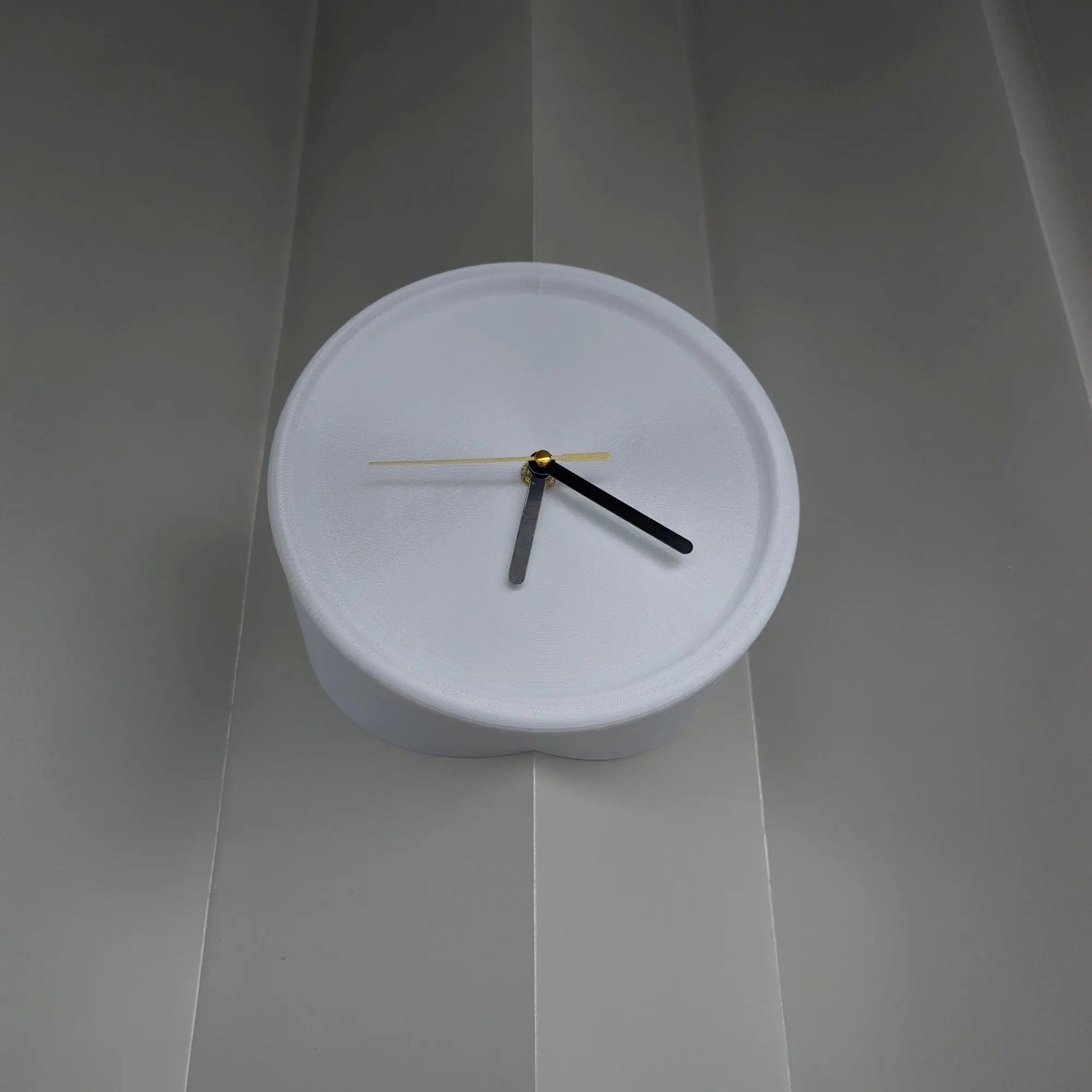 SUENTA Cornetto Wanduhr Wand-Eckuhr Umweltfreundlichem Material Kompakt Weiß Äußere Ecke