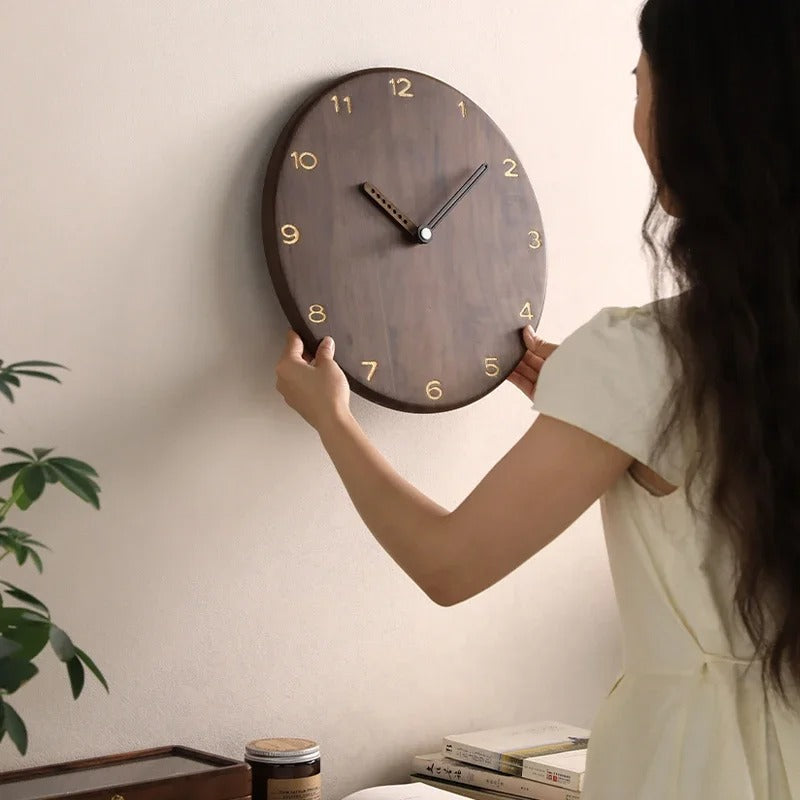 SUENTA Holzwanduhr Minimalistische Schwarznuss und Eichenholz